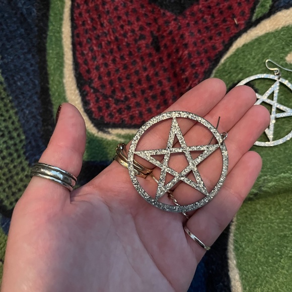 FREE W BUNDLE-MOVING SALE REVERSABLE PENTACLE EARRINGS - Picture 2 of 3
